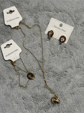 Gold Tone Costume Jewelry Set – Necklace, Bracelet & Earrings ✨